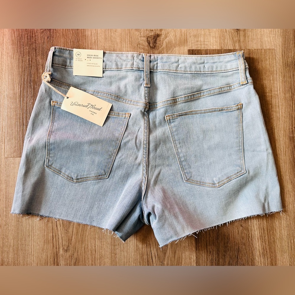Universal Thread Shorts - Picture 2 of 3